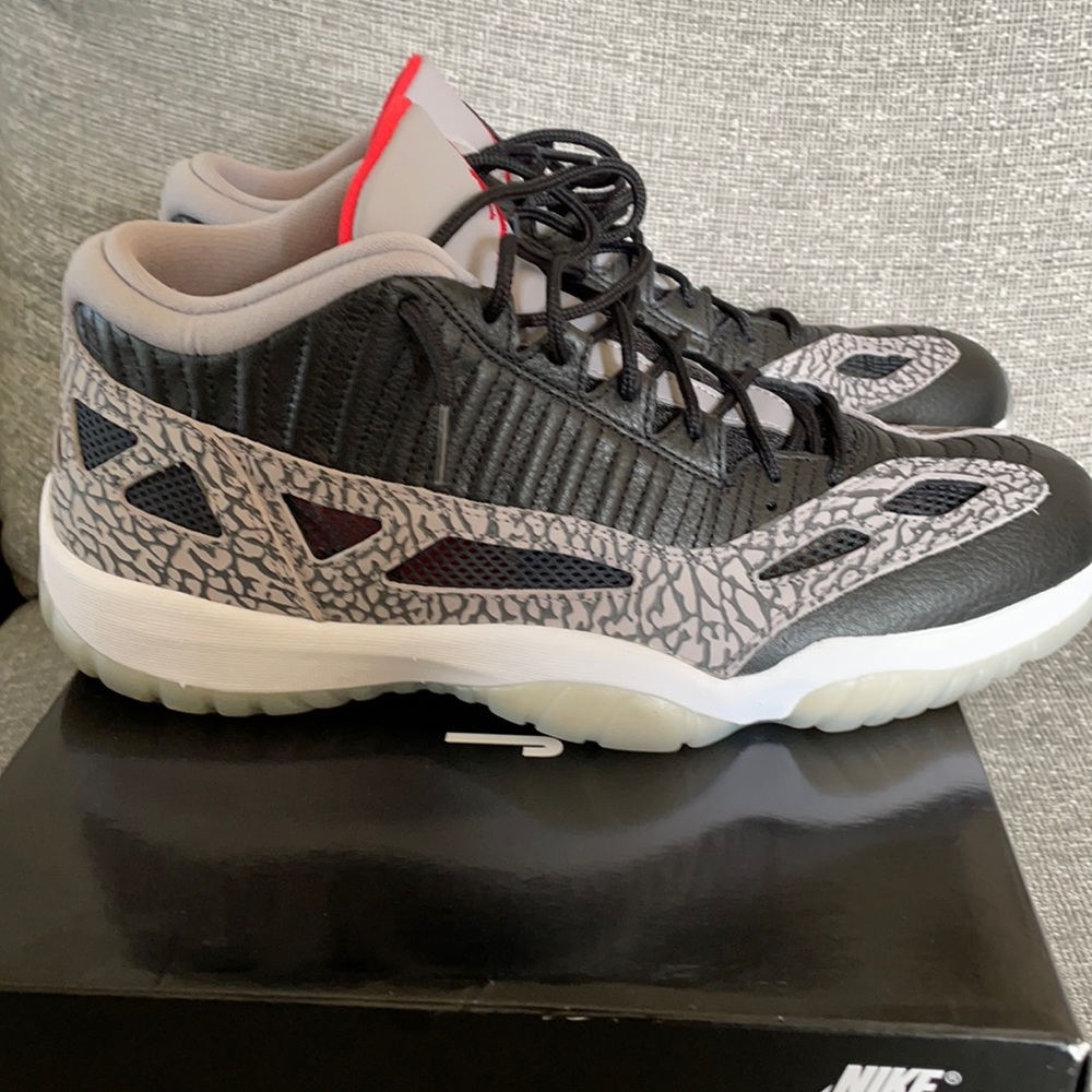 Jordan 11 Retro Low